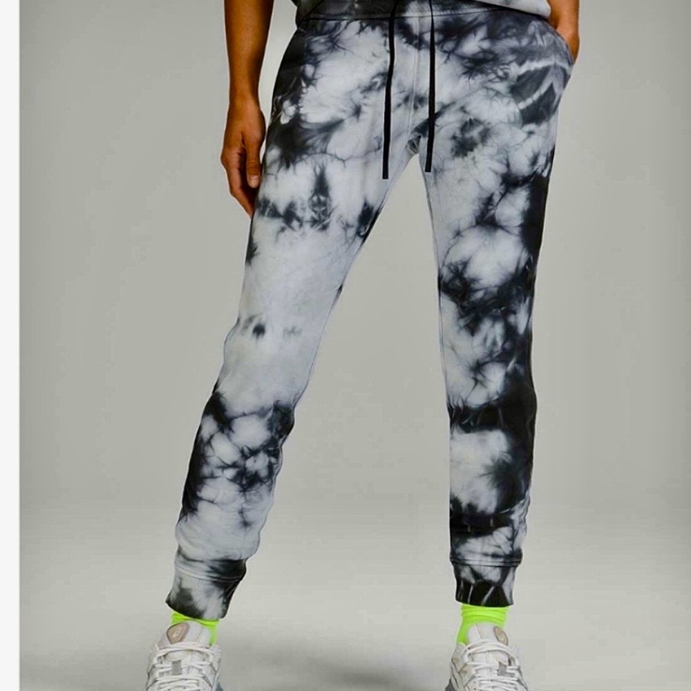 lululemon athletica Warm down Tie-Dye Joggers Size 4